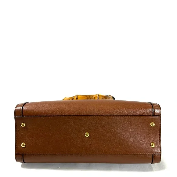 Gucci Bamboo Diana Crossbody - Picture 8 of 11